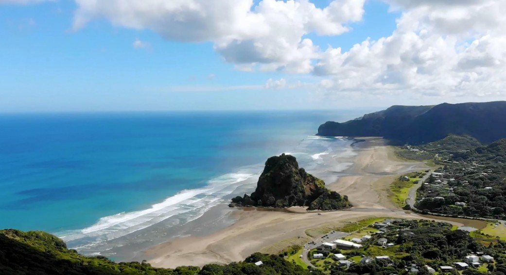 Piha Beach